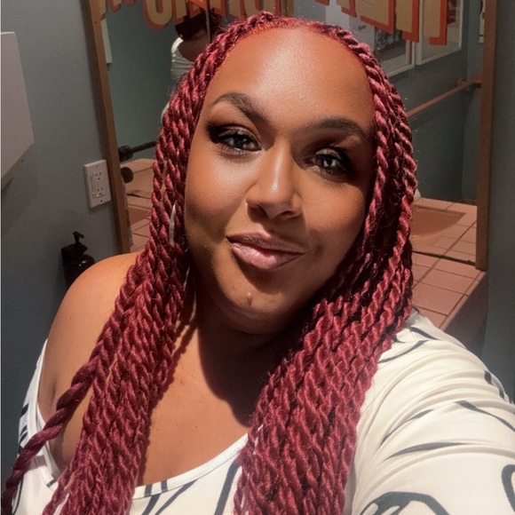 Meet your Posher, Dawn - Picture 2 of 10